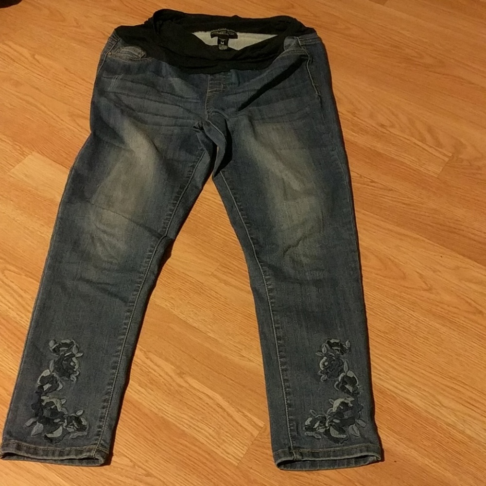 Maternity capris